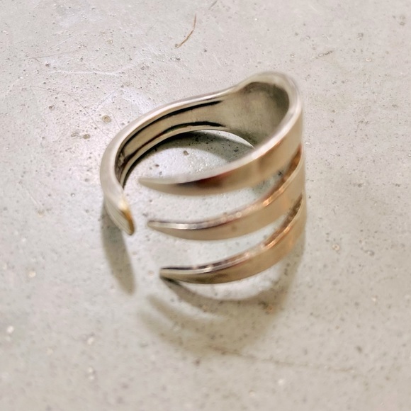 Vintage sterling ring made from silverware. - Picture 2 of 4